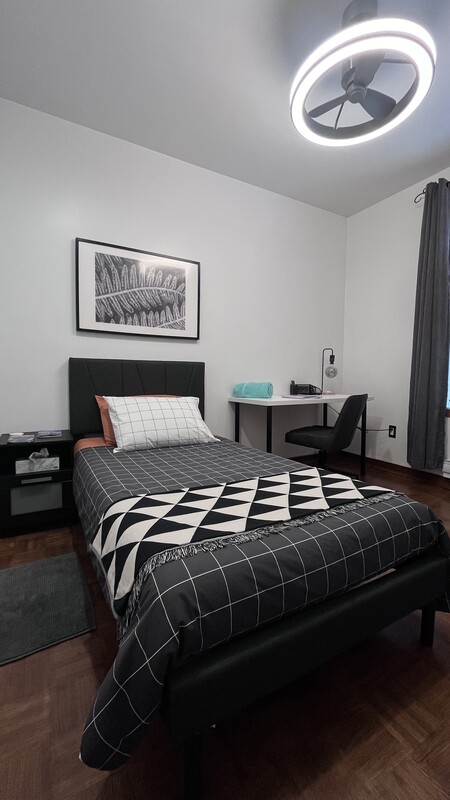  Fern Room(Full Room)  -  Cozy Retreat; Trendy Neighbourhood  - Gallery -  1