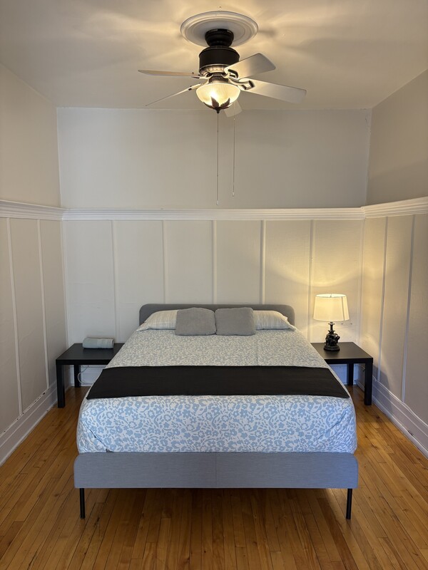  Double Room - Dedicated Workspace (Full Room)  -  Cozy Retreat; Trendy Neighbourhood  - Gallery -  1