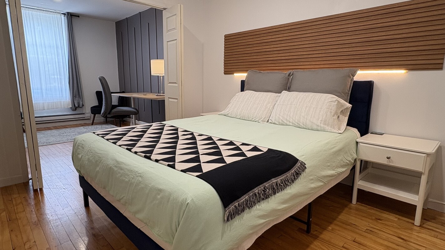 Suite & Lounge(Single Bed) - 1