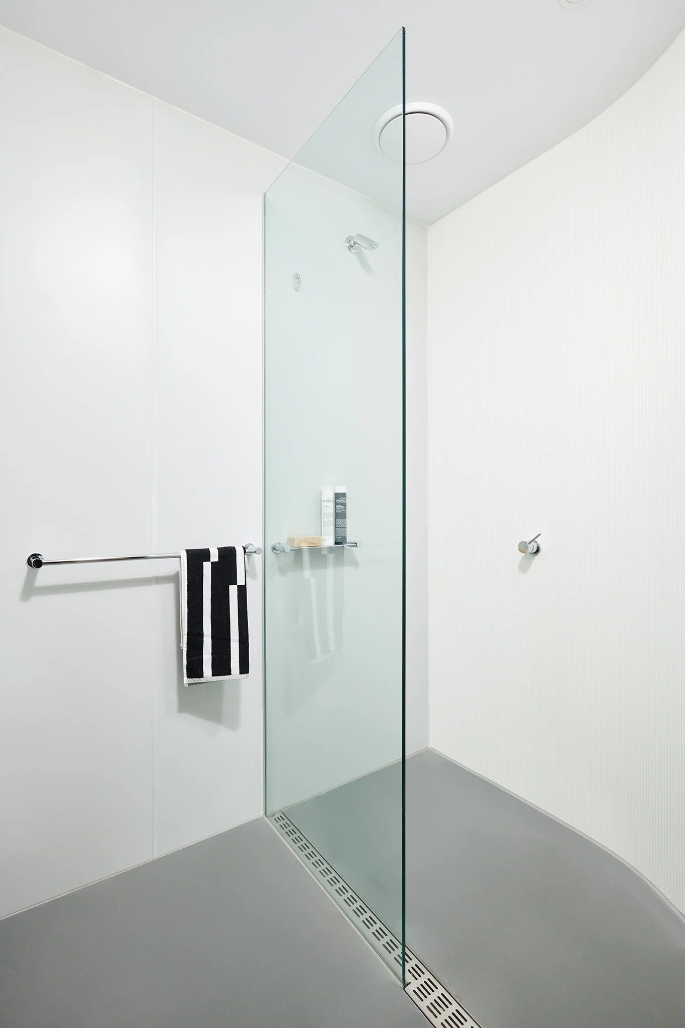  Double Bed With 2 Bed Apartment With Views  -  Scape Cornell Place  - Gallery -  7