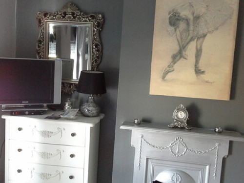 A Room For All Reasons - Gallery - 6