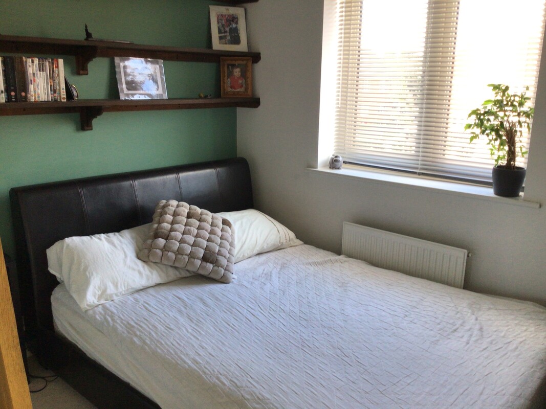  Medium/ Room With Double Bed + Small   Extra Room With Desk.(Full Room)  -  Quiet location  - Gallery -  1