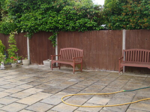WEST EWELL ROOM TO SHARE IN HOUSE