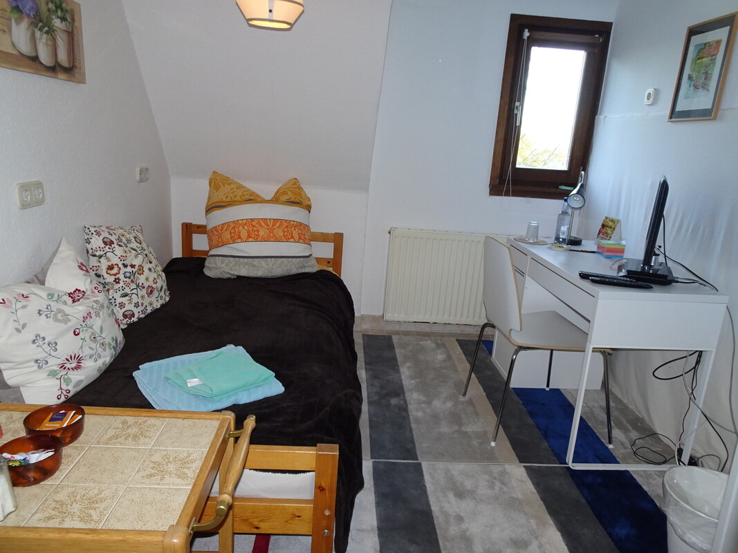 Kleines Zimmer In Unserem Haus(Full Room) - Our home In the hills of Heidelberg - Gallery - 1