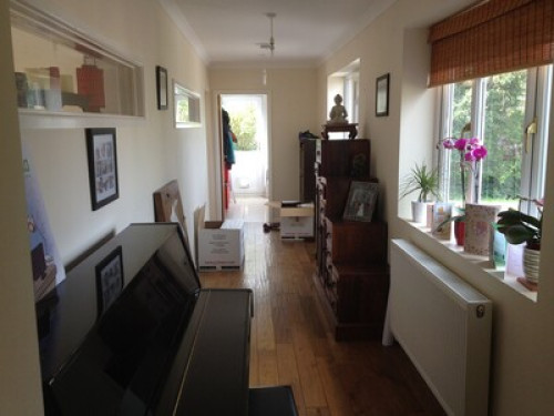 well-travelled-family-on-outskirts-bristol-183304327620240829050251AM