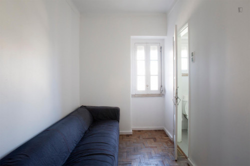 Homely double bedroom near Anjos metro station - Gallery - 13