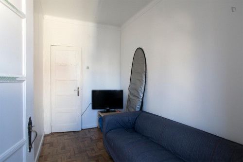 Homely double bedroom near Anjos metro station - Gallery - 8