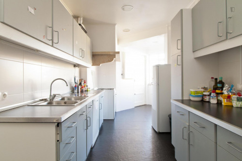 Homely double bedroom near Anjos metro station - Gallery - 16