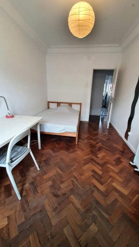 Homely double bedroom near Anjos metro station - Gallery - 6