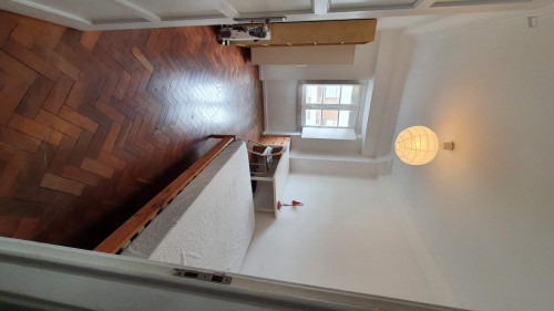 Homely double bedroom near Anjos metro station - Gallery - 5