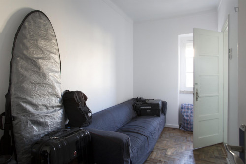 Homely double bedroom near Anjos metro station - Gallery - 9