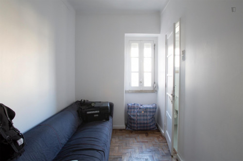 Homely double bedroom near Anjos metro station - Gallery - 17