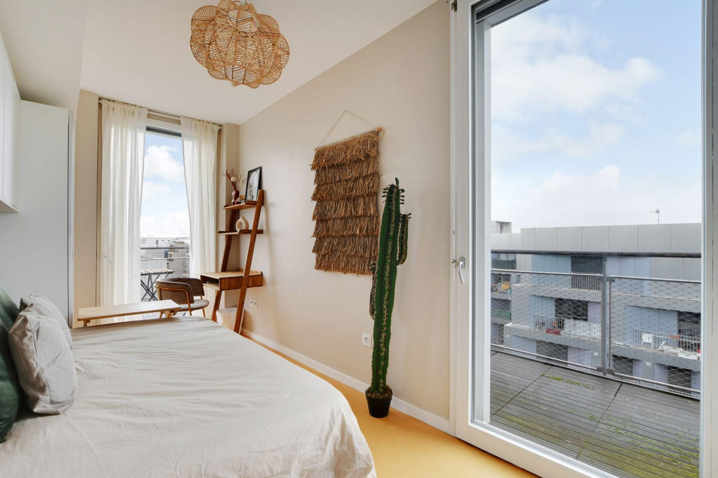  Move Into This Bright 9 M² Room On The Top Floor Of A Parisian Duplex  -  Stunning 76 m² duplex for rent in a coliving in Paris  - Gallery -  1
