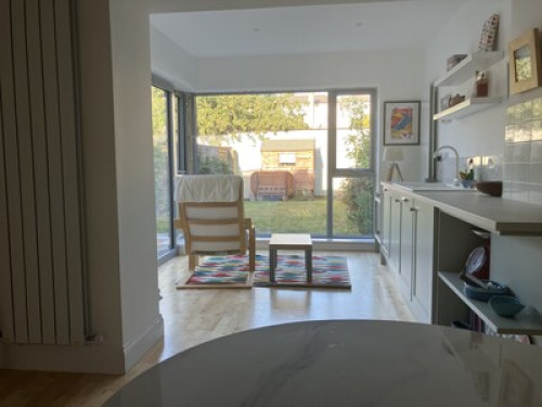 Single room in quiet mews house