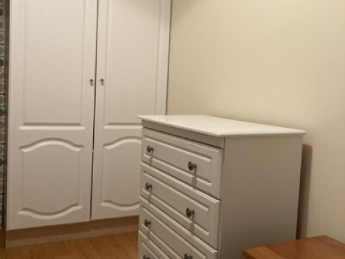 Single room in quiet mews house