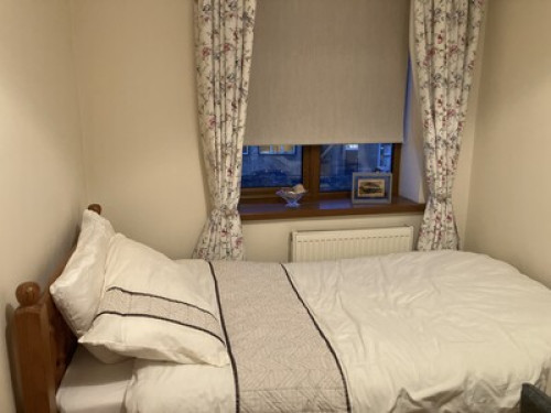 Single room in quiet mews house