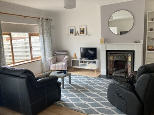 Single room in quiet mews house