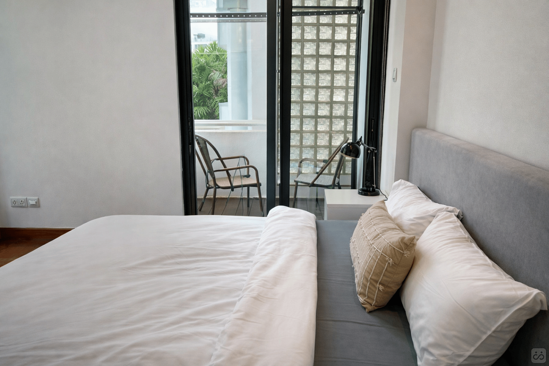 Common Room - With Balcony Access (Deluxe) - 1
