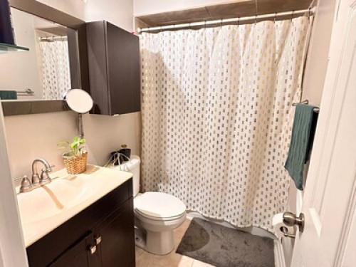 Serenity Awaits: Cozy Room for You