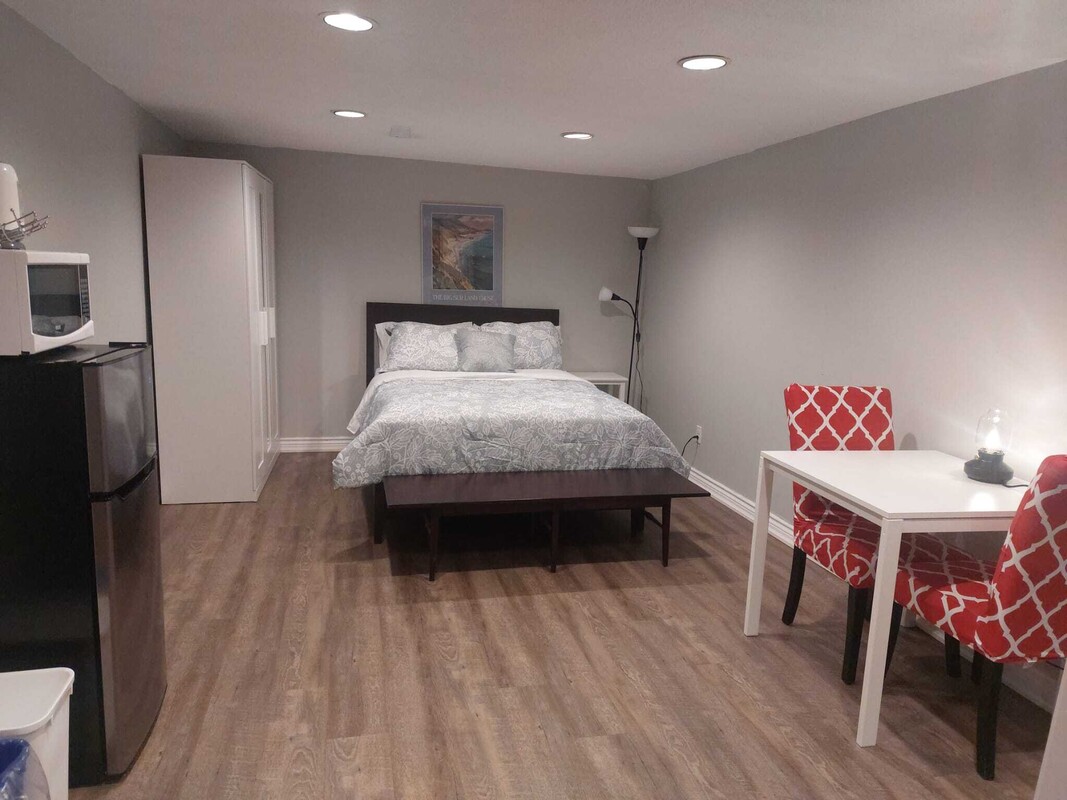  California Room(Full Room)  -  Urban townhouse close to everything  - Gallery -  1