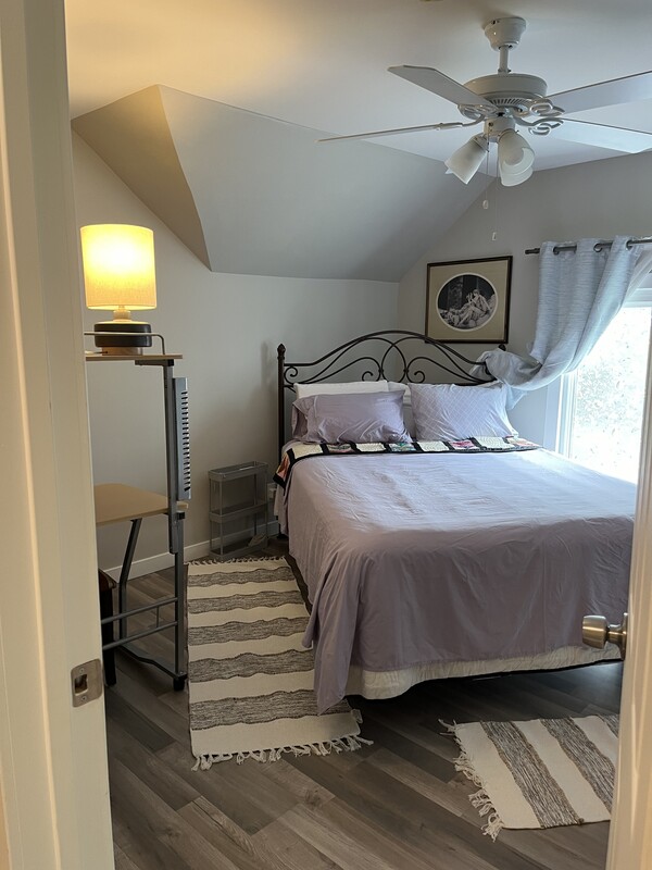 Queen(Single Bed) - Perfect for Travellers - Gallery - 1