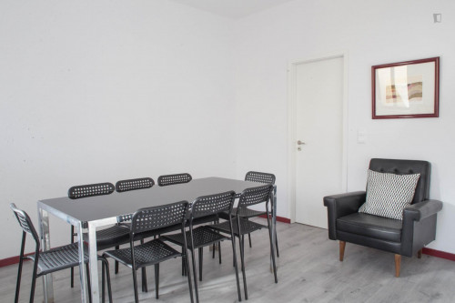 Cosy single room in a students apartment in Paranhos, with garden.  - Gallery -  4