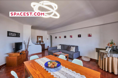 Spacious apartment with sea view in Costa da Caparica