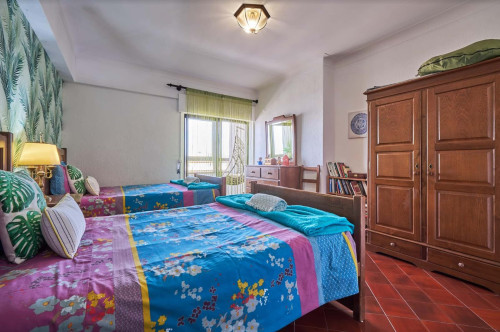 Spacious apartment with sea view in Costa da Caparica