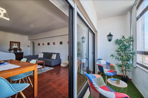 Spacious apartment with sea view in Costa da Caparica