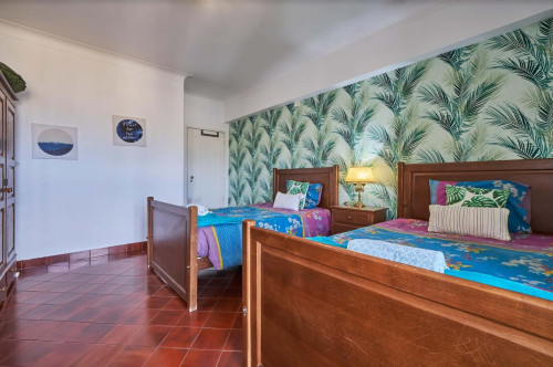 Spacious apartment with sea view in Costa da Caparica