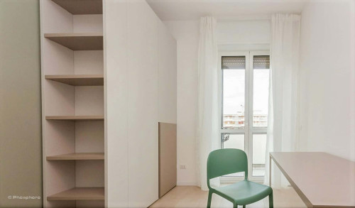 Room in Via Giovanni Cagliero, Milano for 78 m² with 3 bedrooms