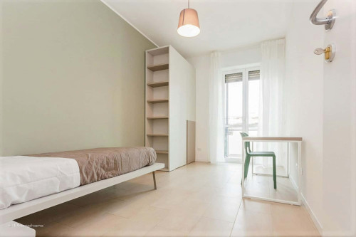 Room in Via Giovanni Cagliero, Milano for 78 m² with 3 bedrooms