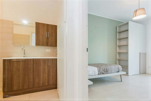 Room in Via Giovanni Cagliero, Milano for 78 m² with 3 bedrooms