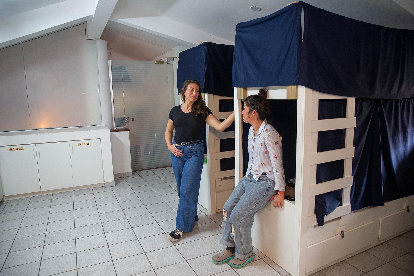  Bed In A 6-Bed Mixed Gender Room  -  Vibrant Coliving in Lagoa da Conceição for Remote Workers and Adventurer  - Gallery -  21