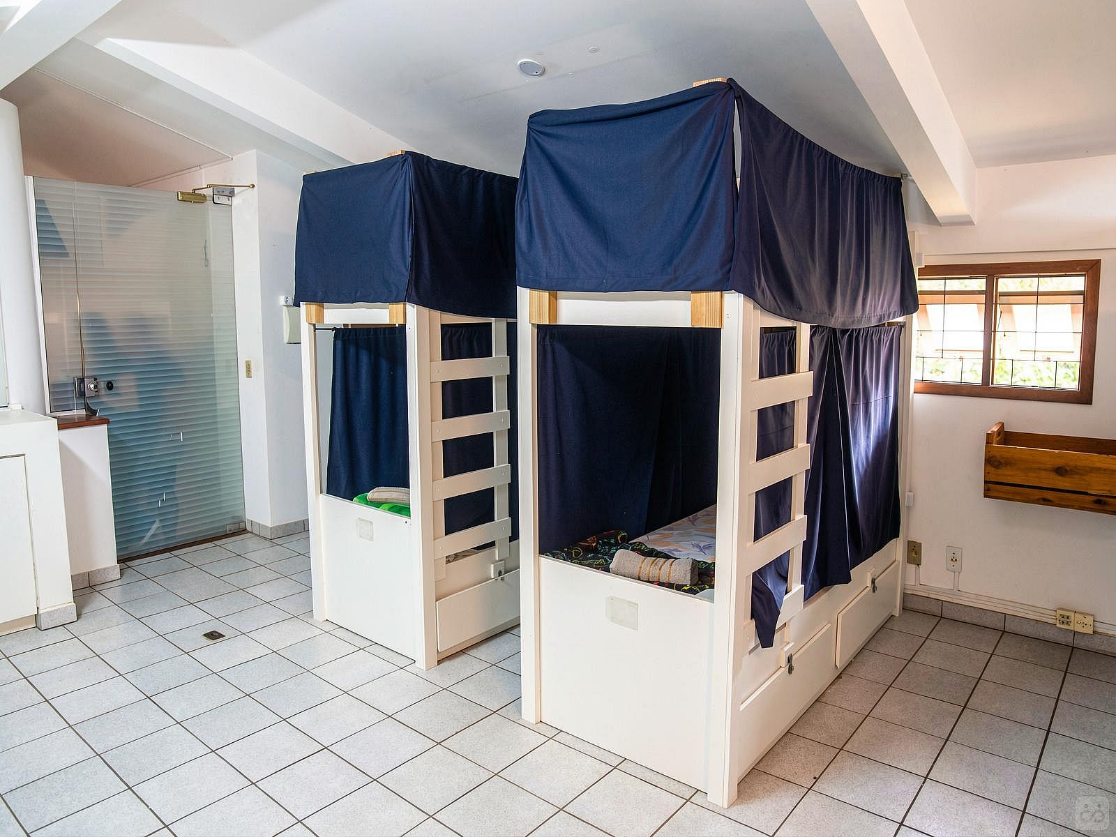  Bed In A 6-Bed Mixed Gender Room  -  Vibrant Coliving in Lagoa da Conceição for Remote Workers and Adventurer  - Gallery -  23