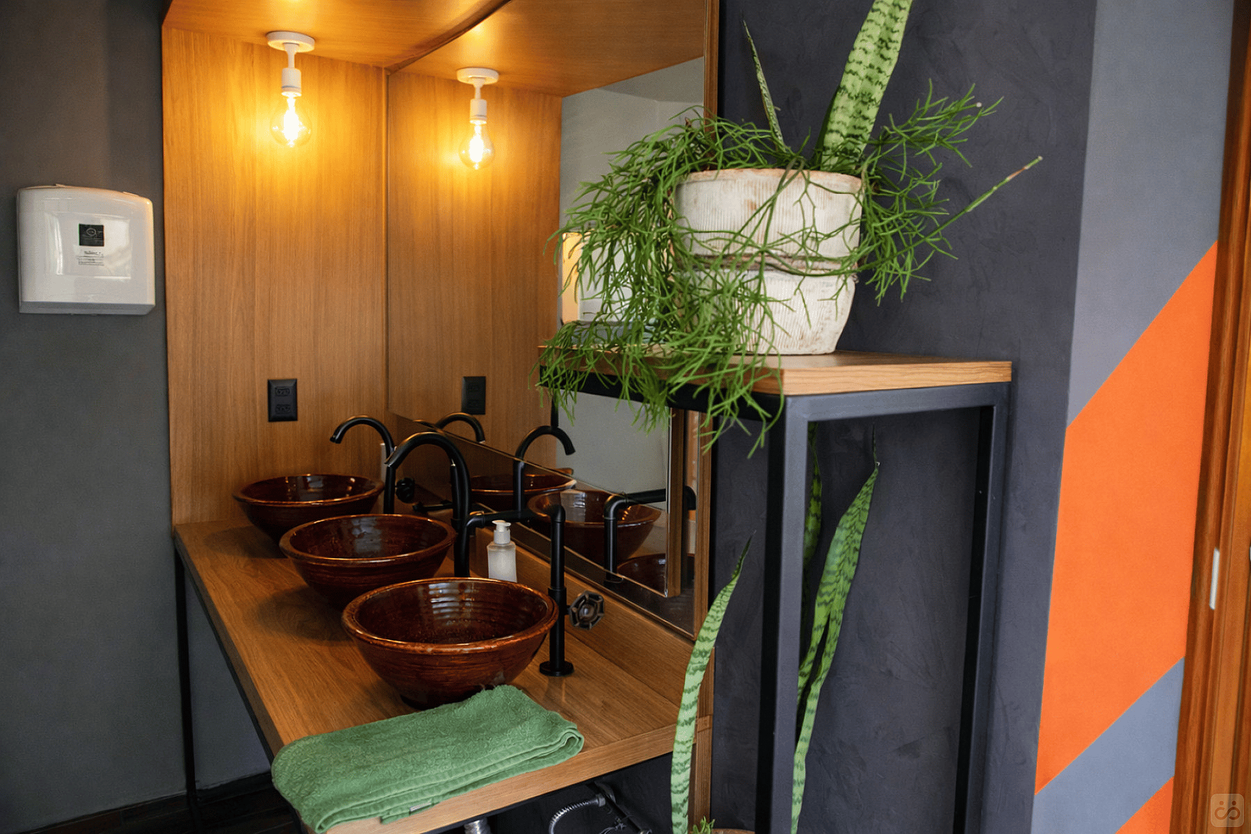  Bed In A 6-Bed Mixed Gender Room  -  Vibrant Coliving in Lagoa da Conceição for Remote Workers and Adventurer  - Gallery -  26