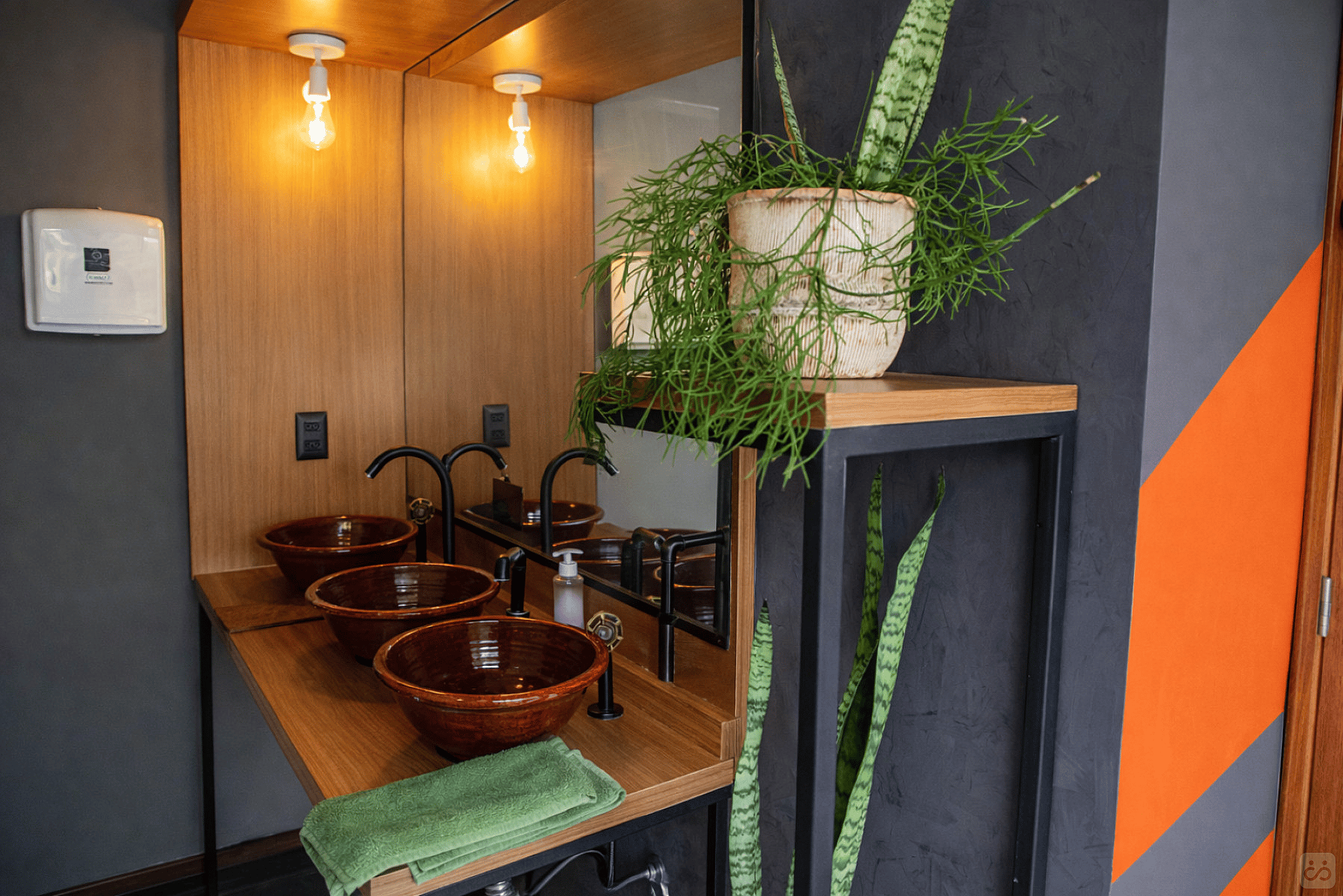  Bed In A 8-Bed Female Only Room  -  Vibrant Coliving in Lagoa da Conceição for Remote Workers and Adventurer  - Gallery -  20