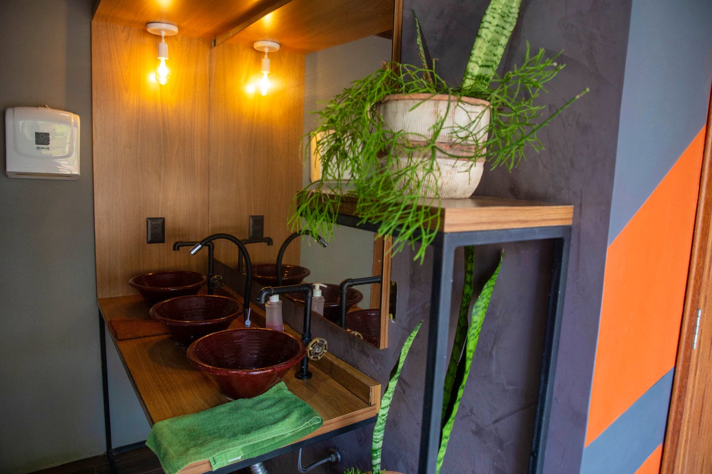  Bed In A 8-Bed Female Only Room  -  Vibrant Coliving in Lagoa da Conceição for Remote Workers and Adventurer  - Gallery -  8