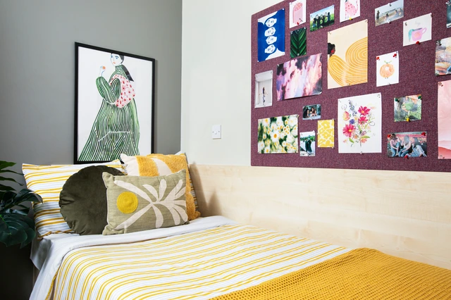 Large Standard Double En-Suite - Quantum Court - Gallery - 1