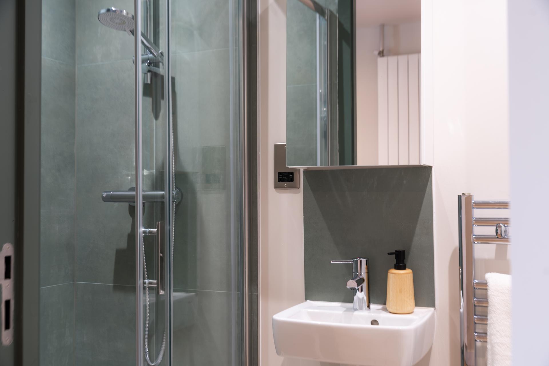  Accessible Premium Ensuite  -  Árasáin P&V (The P&V Apartments)  - Gallery -  5