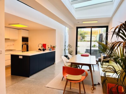 Comfy new single room in town
