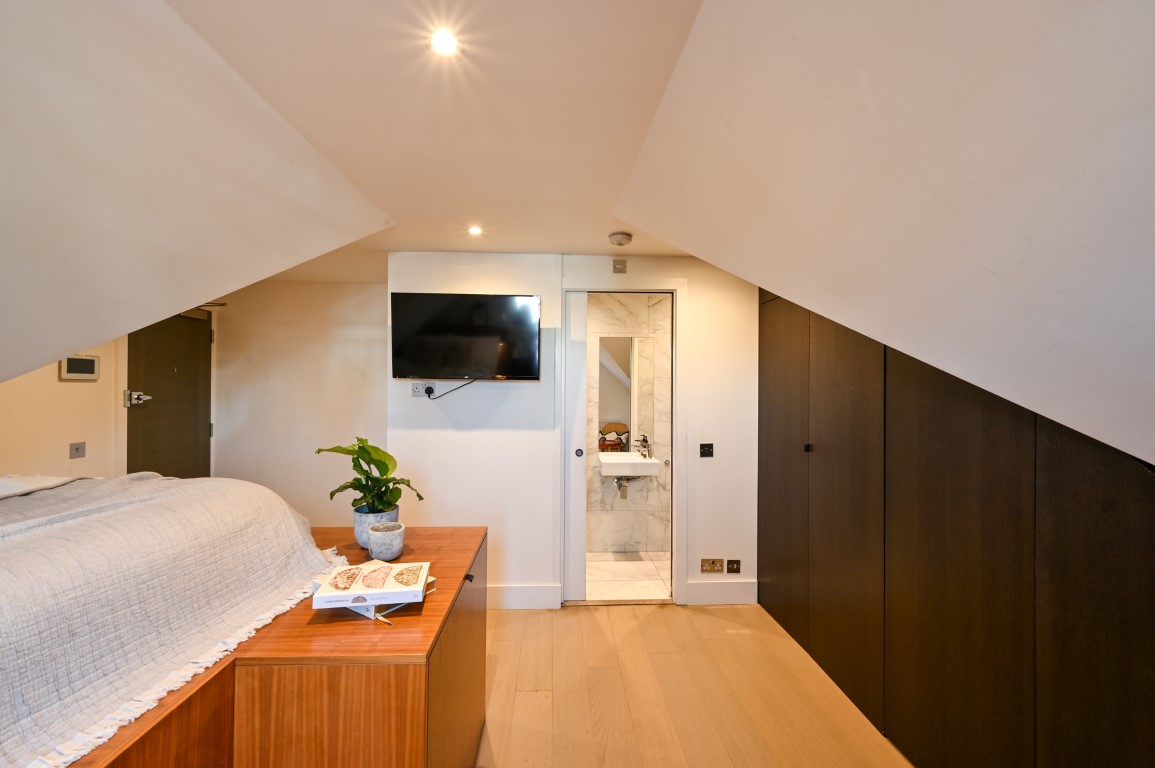 Standard En-Suite  -  West Hampstead  - Gallery -  6