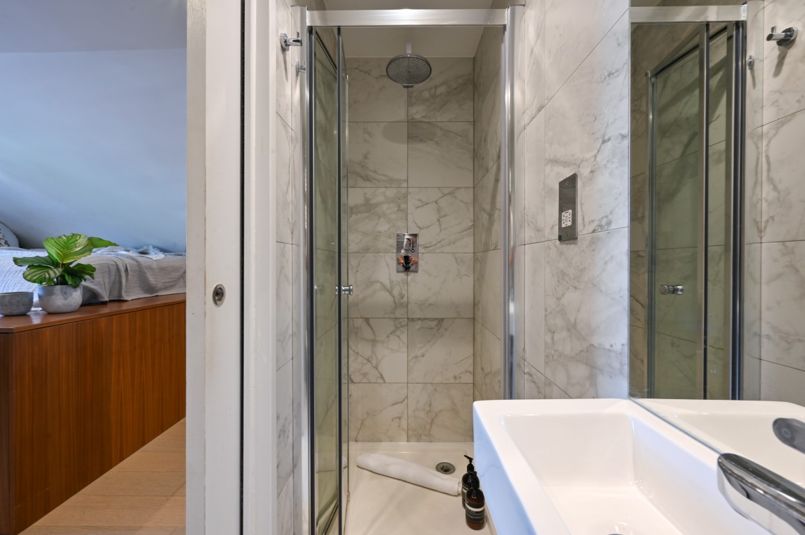  Standard En-Suite  -  West Hampstead  - Gallery -  7