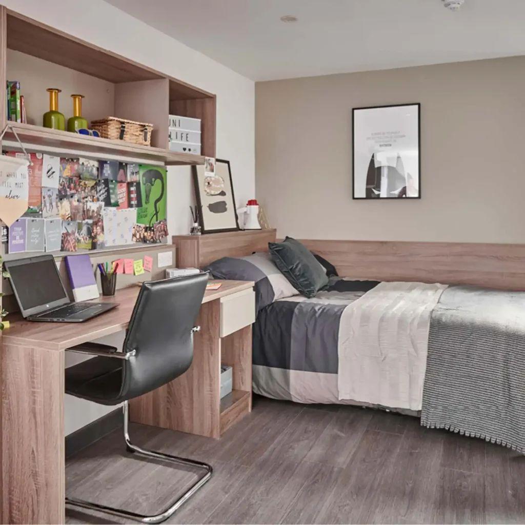 Premium En Suite Mid - 35