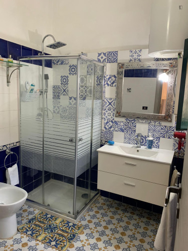Double bedroom on the ground floor with external private bathroom, shared living &kitchen - Gallery - 16