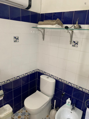 Double bedroom on the ground floor with external private bathroom, shared living &kitchen - Gallery - 17