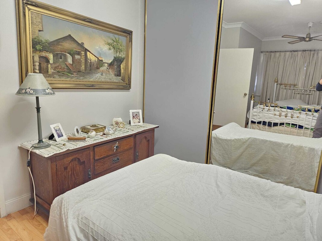 Room 4 Antique Furniture(Full Room) - Lovely home near shopping centre - Gallery - 1