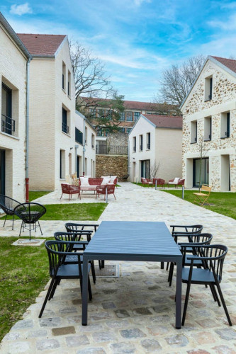 Vibrant Stunning House w/ Gym near Jardins d'Eole