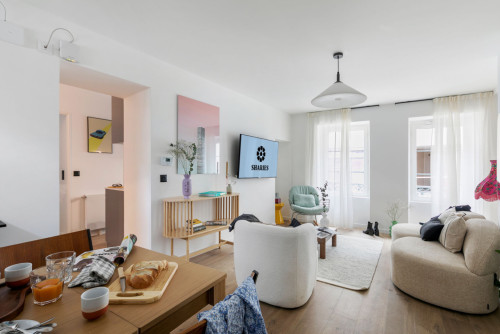 Vibrant Stunning House w/ Gym near Jardins d'Eole