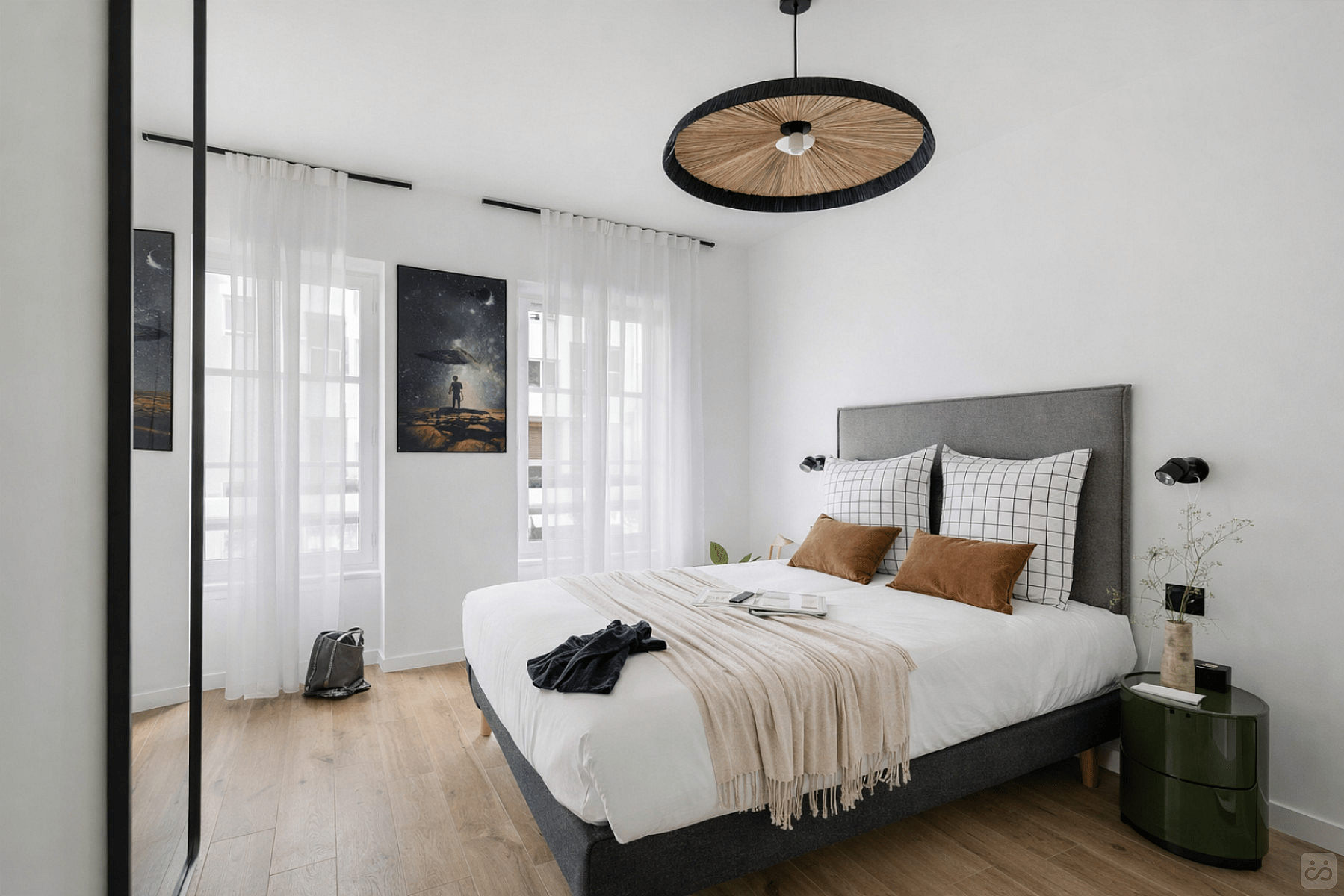 Essential Room - Vibrant Stunning House w/ Gym near Jardins d'Eole - Gallery - 3